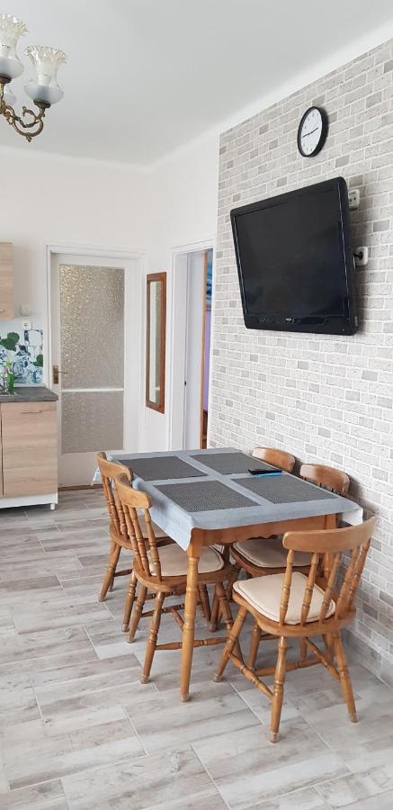 Happy House Apartment Zalakaros Ngoại thất bức ảnh